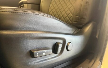 Toyota Land Cruiser Prado 150 рестайлинг 2, 2015 год, 4 150 000 рублей, 20 фотография