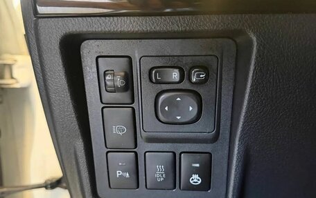 Toyota Land Cruiser Prado 150 рестайлинг 2, 2015 год, 4 150 000 рублей, 18 фотография
