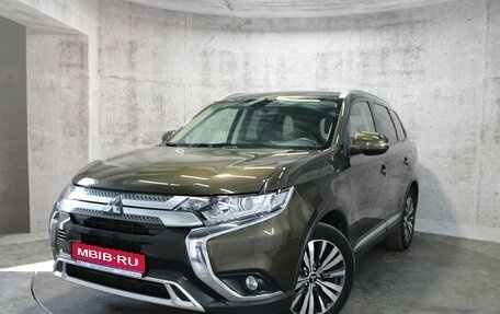 Mitsubishi Outlander III рестайлинг 3, 2019 год, 2 254 000 рублей, 1 фотография
