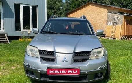 Mitsubishi Outlander III рестайлинг 3, 2005 год, 549 000 рублей, 2 фотография