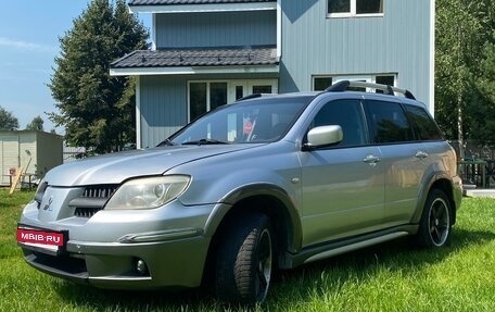 Mitsubishi Outlander III рестайлинг 3, 2005 год, 549 000 рублей, 3 фотография