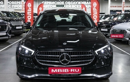 Mercedes-Benz E-Класс, 2022 год, 3 900 000 рублей, 5 фотография