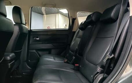 Mitsubishi Outlander III рестайлинг 3, 2017 год, 2 100 000 рублей, 11 фотография