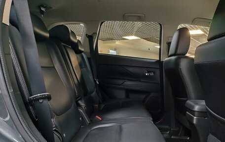 Mitsubishi Outlander III рестайлинг 3, 2017 год, 2 100 000 рублей, 14 фотография