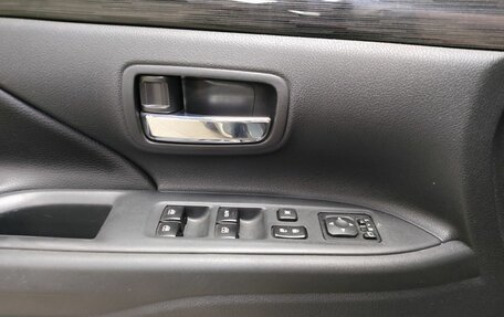 Mitsubishi Outlander III рестайлинг 3, 2017 год, 2 100 000 рублей, 18 фотография