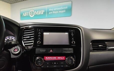 Mitsubishi Outlander III рестайлинг 3, 2017 год, 2 100 000 рублей, 17 фотография