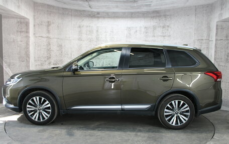 Mitsubishi Outlander III рестайлинг 3, 2019 год, 2 254 000 рублей, 5 фотография