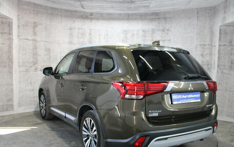 Mitsubishi Outlander III рестайлинг 3, 2019 год, 2 254 000 рублей, 8 фотография