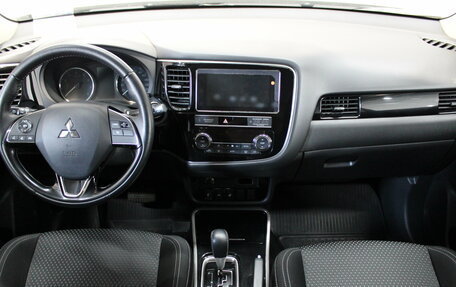 Mitsubishi Outlander III рестайлинг 3, 2019 год, 2 254 000 рублей, 9 фотография
