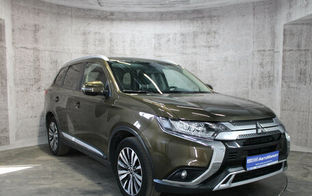 Mitsubishi Outlander III рестайлинг 3, 2019 год, 2 254 000 рублей, 3 фотография