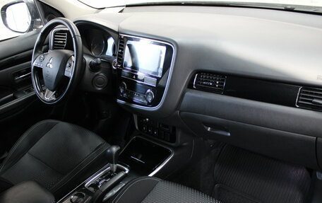 Mitsubishi Outlander III рестайлинг 3, 2019 год, 2 254 000 рублей, 11 фотография