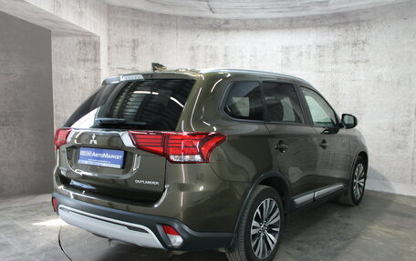 Mitsubishi Outlander III рестайлинг 3, 2019 год, 2 254 000 рублей, 6 фотография