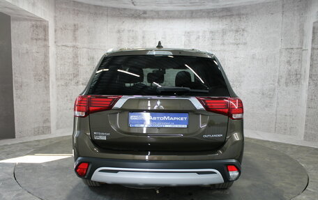 Mitsubishi Outlander III рестайлинг 3, 2019 год, 2 254 000 рублей, 7 фотография