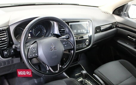 Mitsubishi Outlander III рестайлинг 3, 2019 год, 2 254 000 рублей, 10 фотография