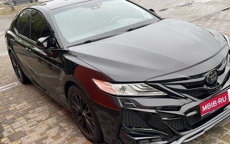Toyota Camry, 2020 год, 3 000 000 рублей, 1 фотография