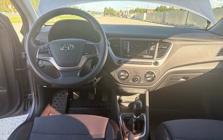 Hyundai Solaris II рестайлинг, 2017 год, 1 299 000 рублей, 5 фотография