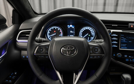 Toyota Camry, 2021 год, 2 850 000 рублей, 10 фотография