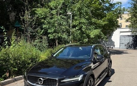 Volvo V60 Cross Country II, 2019 год, 3 100 000 рублей, 3 фотография