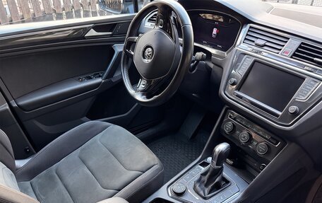 Volkswagen Tiguan II, 2017 год, 2 400 000 рублей, 13 фотография