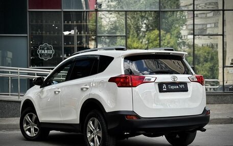 Toyota RAV4, 2015 год, 1 675 000 рублей, 4 фотография