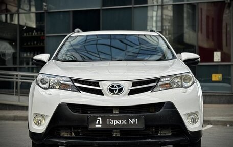 Toyota RAV4, 2015 год, 1 675 000 рублей, 2 фотография