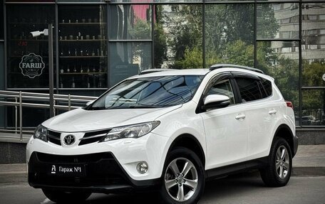 Toyota RAV4, 2015 год, 1 675 000 рублей, 3 фотография