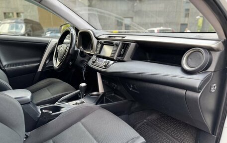 Toyota RAV4, 2015 год, 1 675 000 рублей, 9 фотография