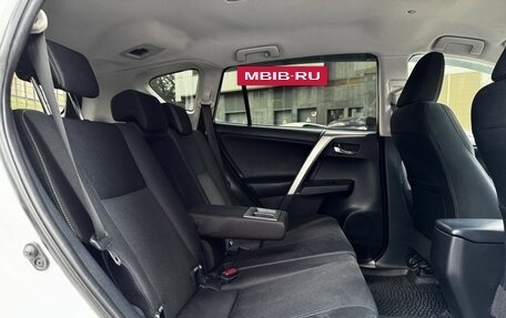 Toyota RAV4, 2015 год, 1 675 000 рублей, 10 фотография