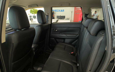 Mitsubishi Outlander III рестайлинг 3, 2016 год, 2 050 000 рублей, 15 фотография