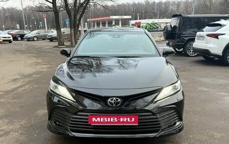 Toyota Camry, 2021 год, 3 450 000 рублей, 2 фотография