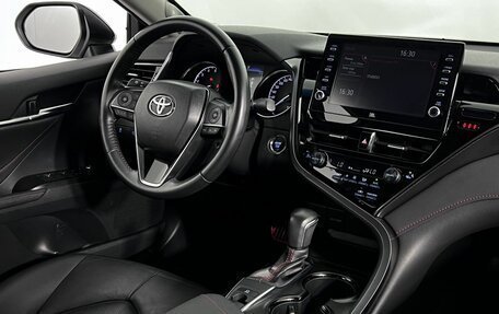 Toyota Camry, 2021 год, 3 310 000 рублей, 13 фотография