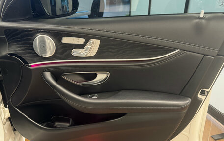 Mercedes-Benz E-Класс, 2017 год, 2 990 000 рублей, 19 фотография