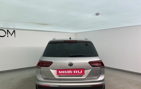 Volkswagen Tiguan II, 2018 год, 3 000 000 рублей, 4 фотография