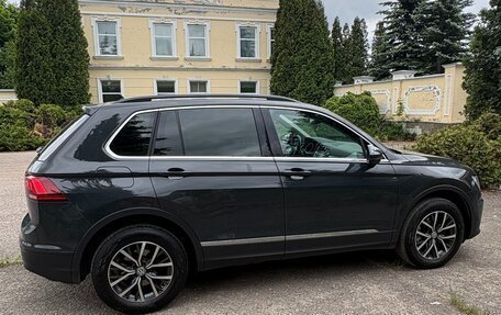 Volkswagen Tiguan II, 2019 год, 2 350 000 рублей, 3 фотография