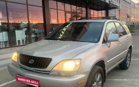 Lexus RX IV рестайлинг, 2000 год, 730 000 рублей, 4 фотография