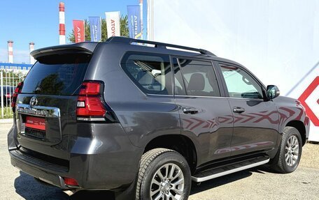Toyota Land Cruiser Prado 150 рестайлинг 2, 2017 год, 4 140 000 рублей, 6 фотография