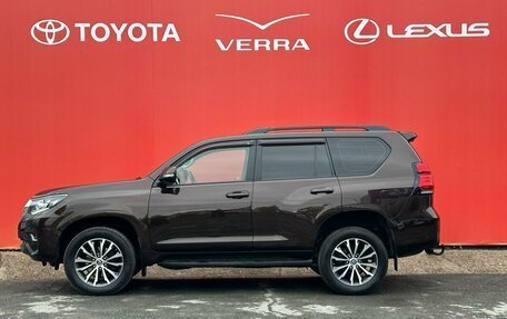 Toyota Land Cruiser Prado 150 рестайлинг 2, 2018 год, 5 210 000 рублей, 2 фотография