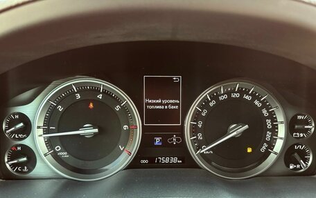 Toyota Land Cruiser 200, 2019 год, 6 950 000 рублей, 10 фотография