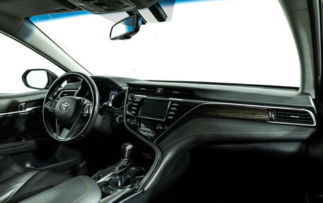 Toyota Camry, 2018 год, 2 275 000 рублей, 10 фотография