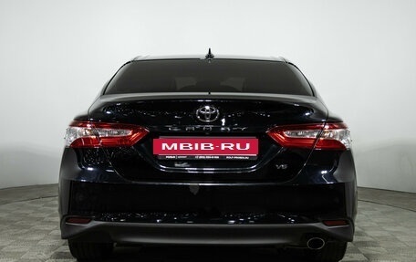 Toyota Camry, 2018 год, 2 275 000 рублей, 7 фотография