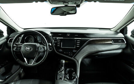 Toyota Camry, 2018 год, 2 275 000 рублей, 14 фотография