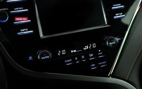 Toyota Camry, 2018 год, 2 275 000 рублей, 18 фотография