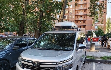 Toyota Voxy III, 2016 год, 1 650 000 рублей, 2 фотография