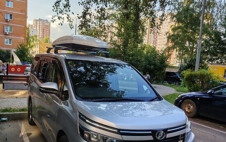 Toyota Voxy III, 2016 год, 1 650 000 рублей, 3 фотография