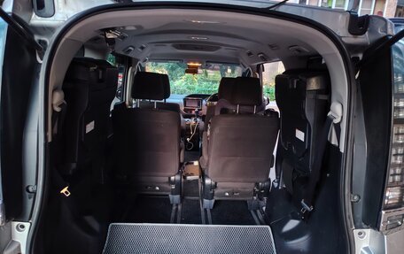 Toyota Voxy III, 2016 год, 1 650 000 рублей, 13 фотография