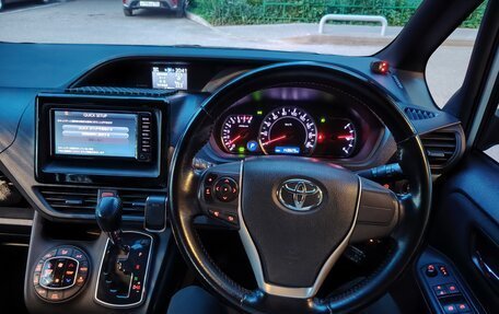Toyota Voxy III, 2016 год, 1 650 000 рублей, 14 фотография