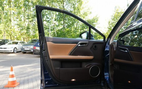Lexus RX IV рестайлинг, 2017 год, 3 750 000 рублей, 10 фотография
