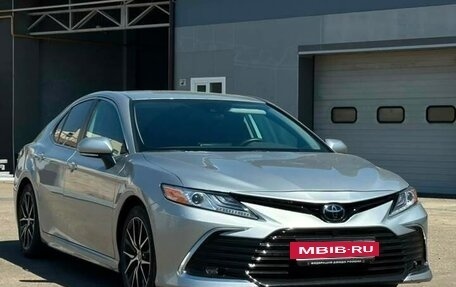 Toyota Camry, 2021 год, 3 900 000 рублей, 2 фотография