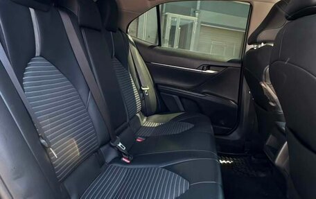 Toyota Camry, 2021 год, 3 900 000 рублей, 10 фотография