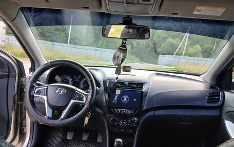 Hyundai Solaris II рестайлинг, 2011 год, 735 000 рублей, 15 фотография